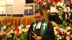 Profil Pdt. Dr. Tony L. Hutagalung Ephorus HKI